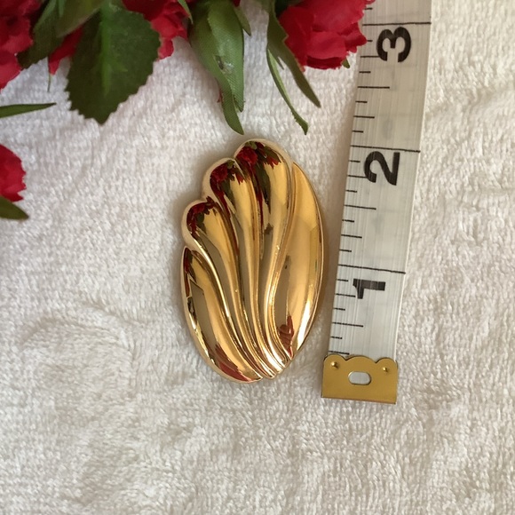 Monet Gold Shell Brooch / Pin - Picture 7 of 8